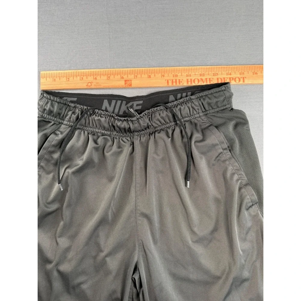 Nike Dri-FIT Mens Size M Hybrid Training Shorts Grey Athletic Pocket Drawstring
